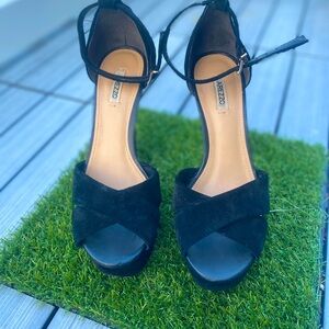 Gorgeous platform suede sandals